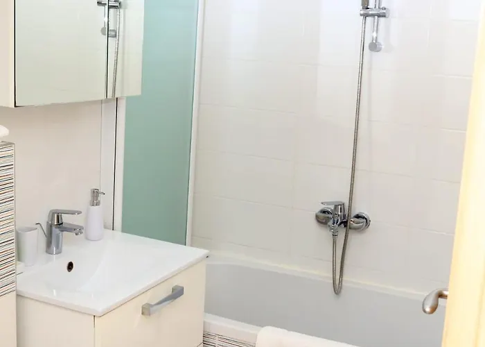 Апартаменты Renci With Sea View
